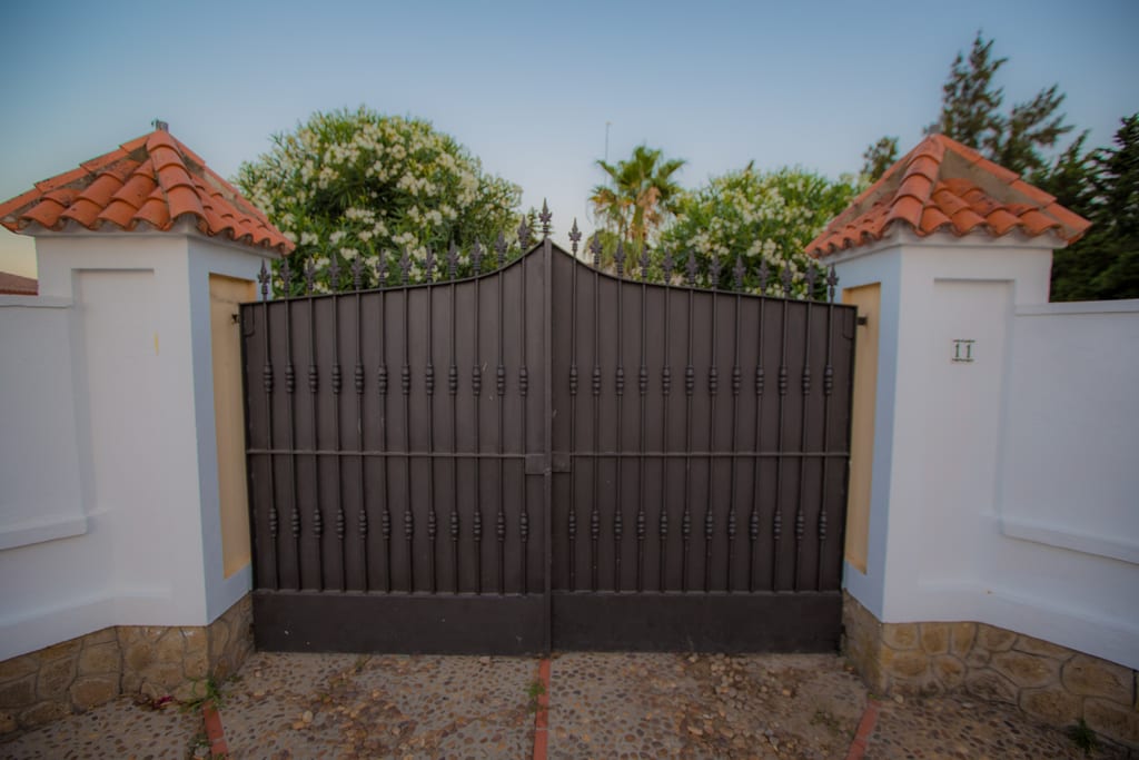 Villa La Barrosa - Puerta principal
